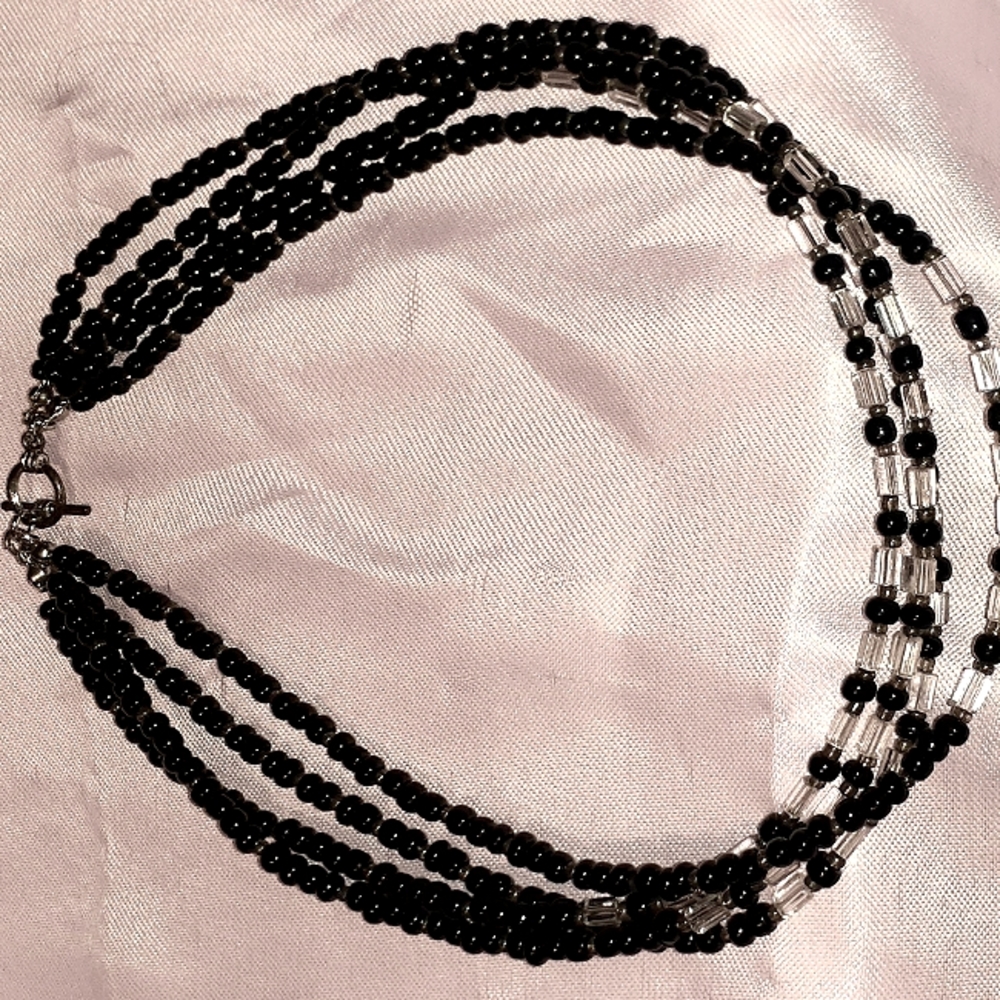 Four round necklace black and clear square glass